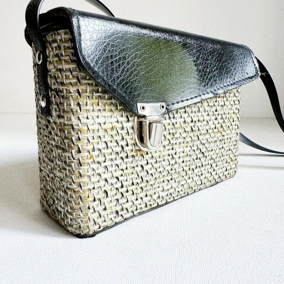 Small Tweed Detail Small Cameral Bag w Crossbody Strap - Picture 4 of 8